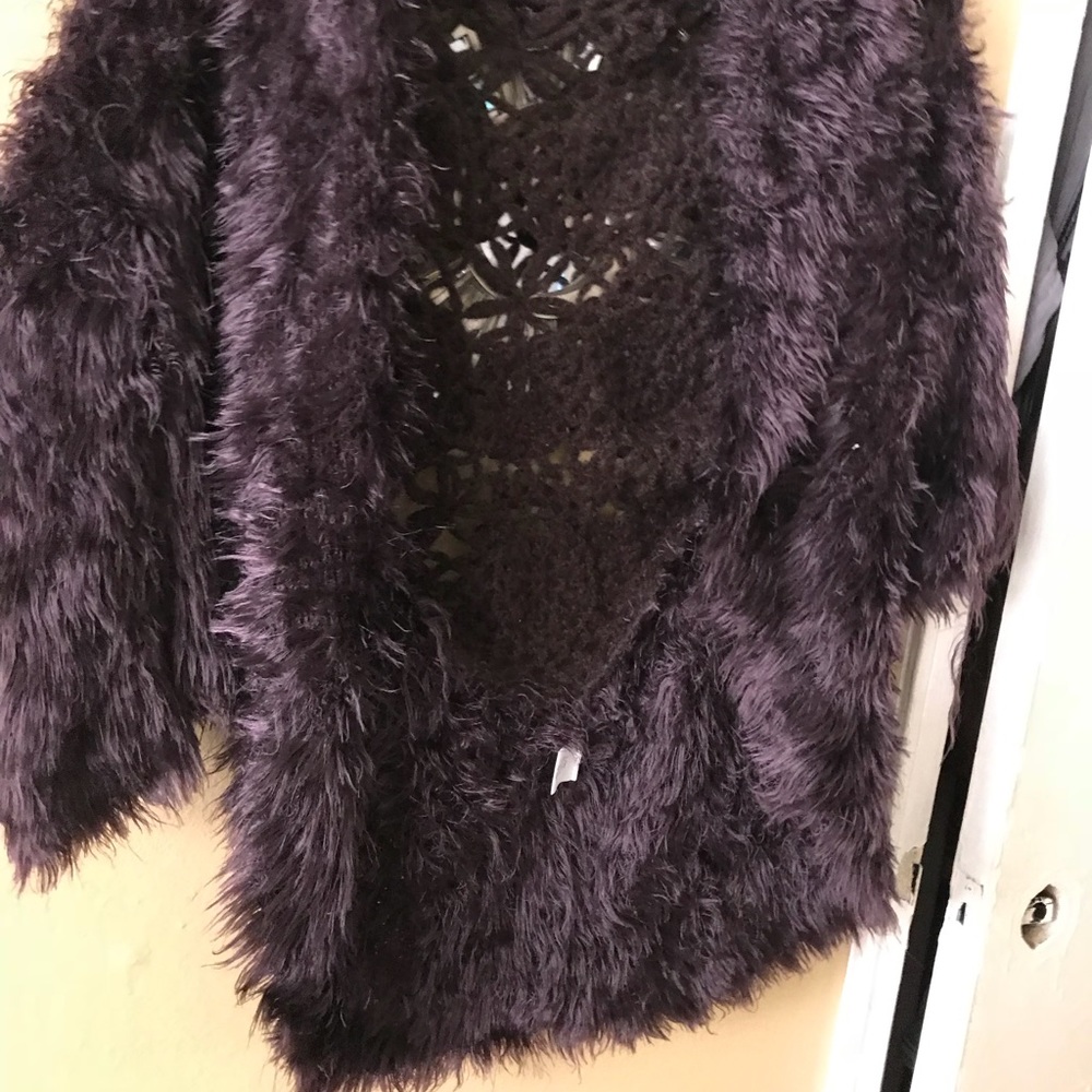 Sweater - Picture 2 of 6